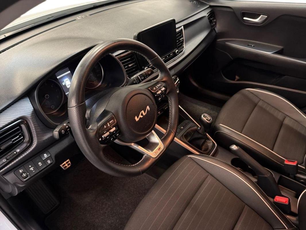 Kia Rio - Photo 9