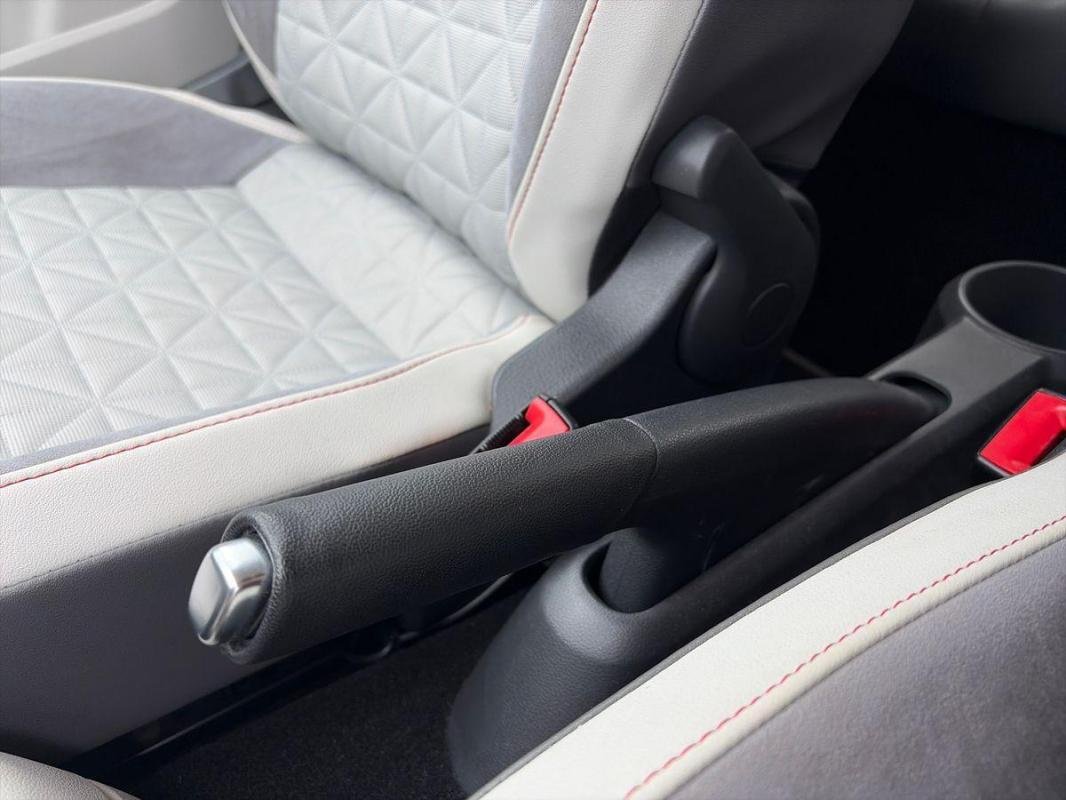 Volkswagen Up! - Photo 12