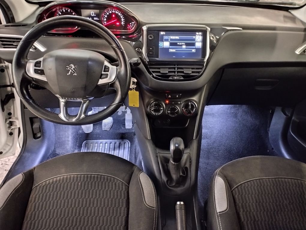 Peugeot 208 - Photo 3