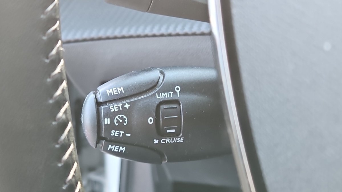 Peugeot 208 - Photo 21