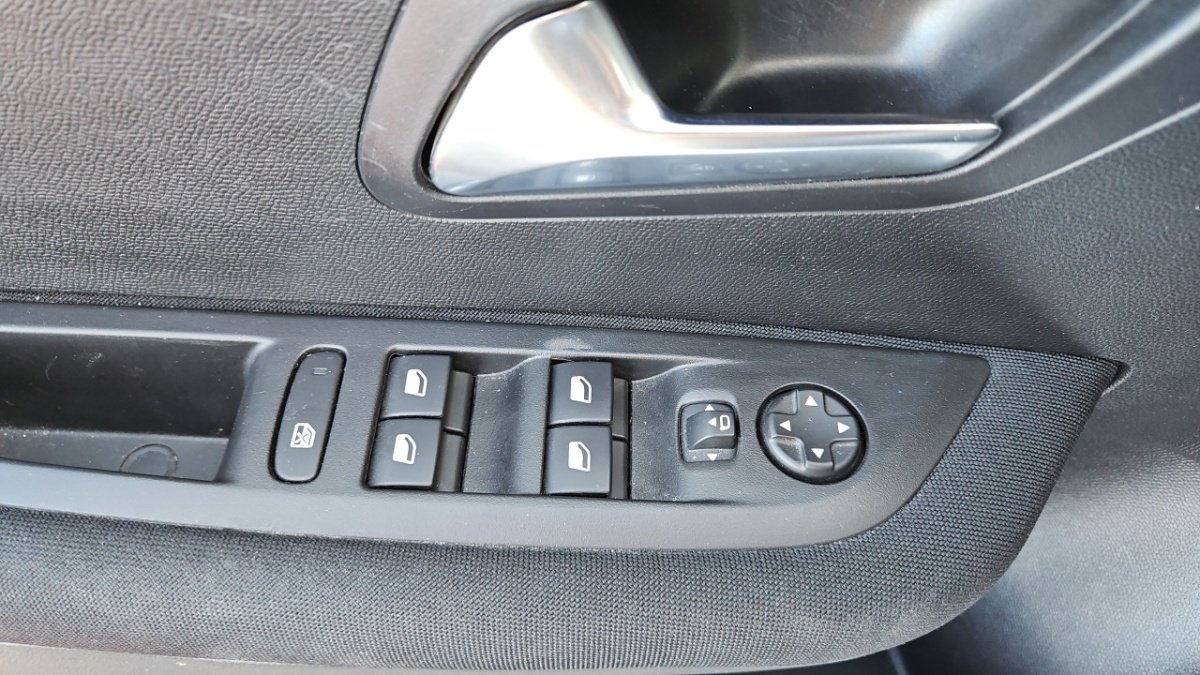 Peugeot 208 - Photo 24