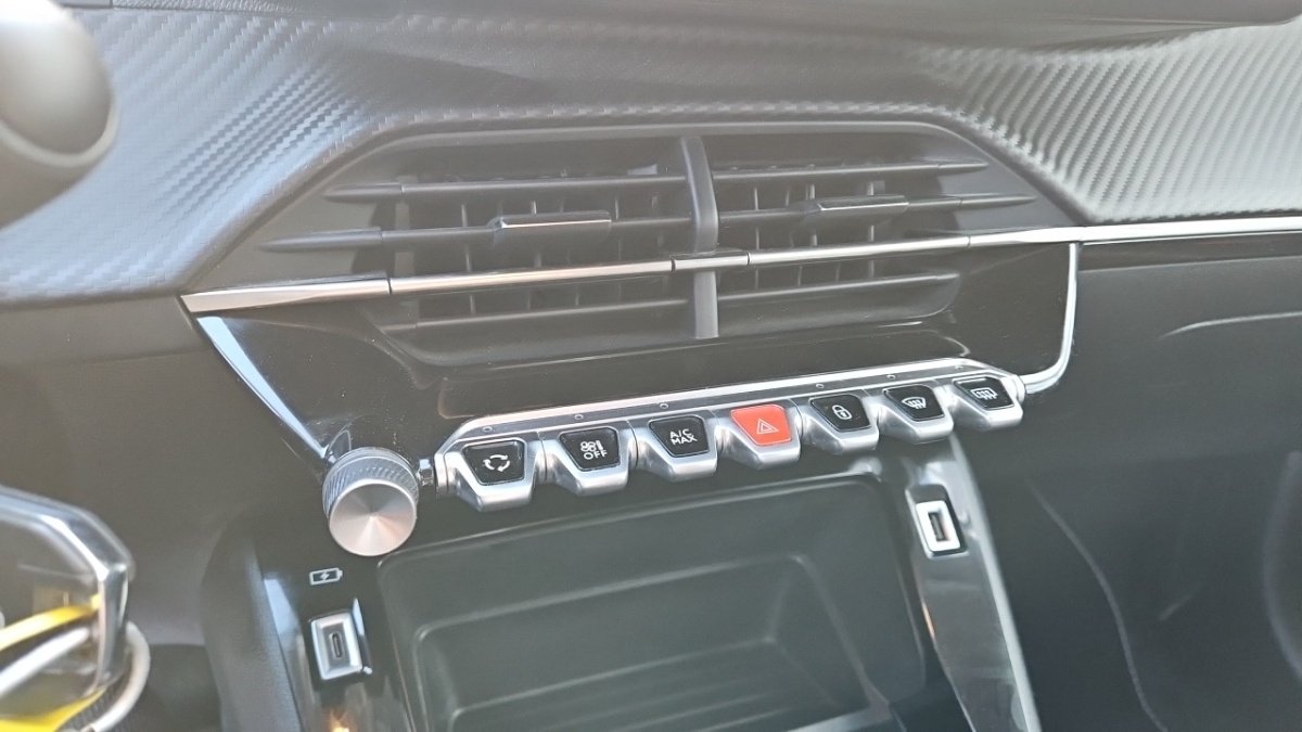 Peugeot 208 - Photo 25