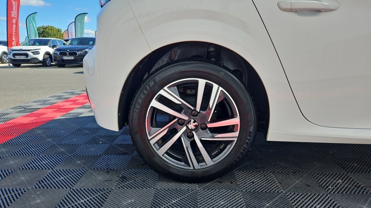 Peugeot 208 - Photo 8