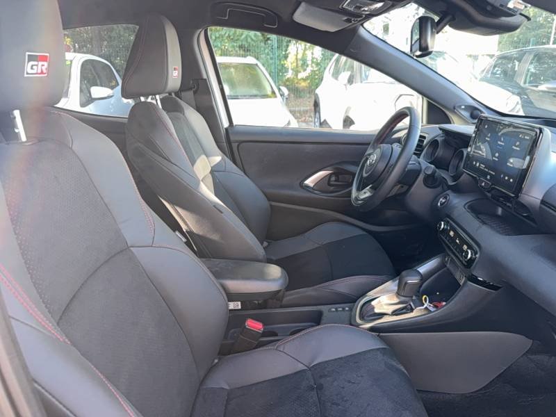 Toyota Yaris - Photo 12