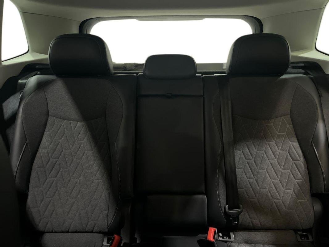 Volkswagen Tiguan - Photo 32