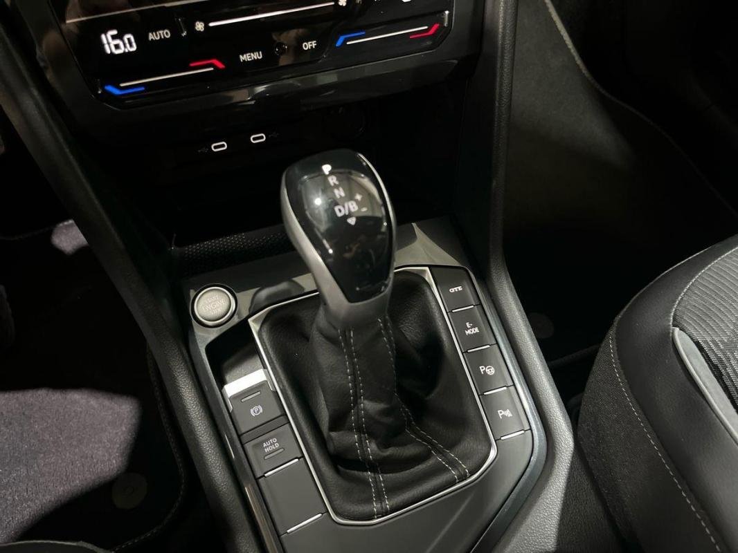Volkswagen Tiguan - Photo 11