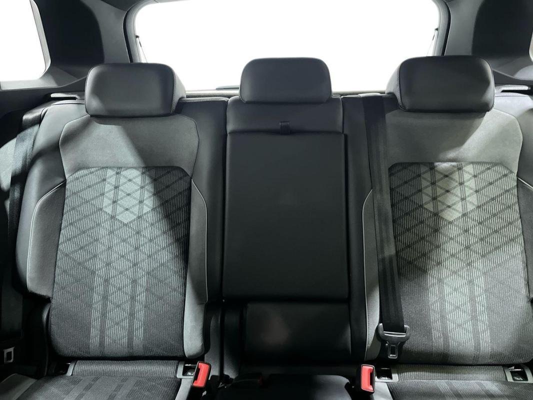 Volkswagen Tiguan - Photo 22