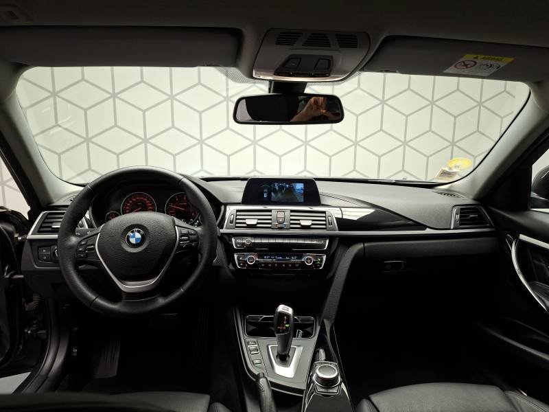 BMW Série 3 - Photo 18