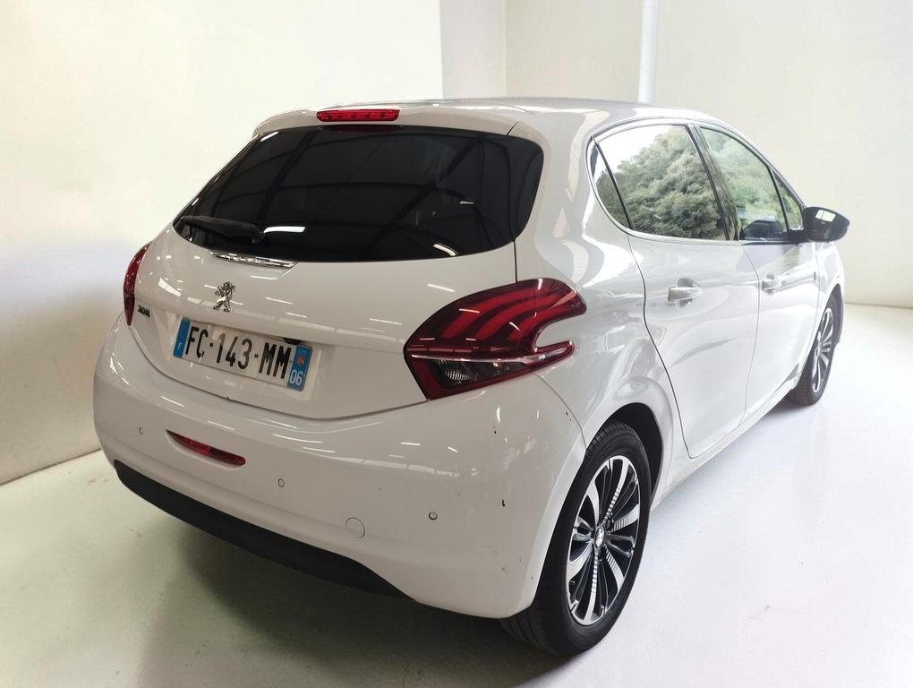 Peugeot 208 - Photo 2