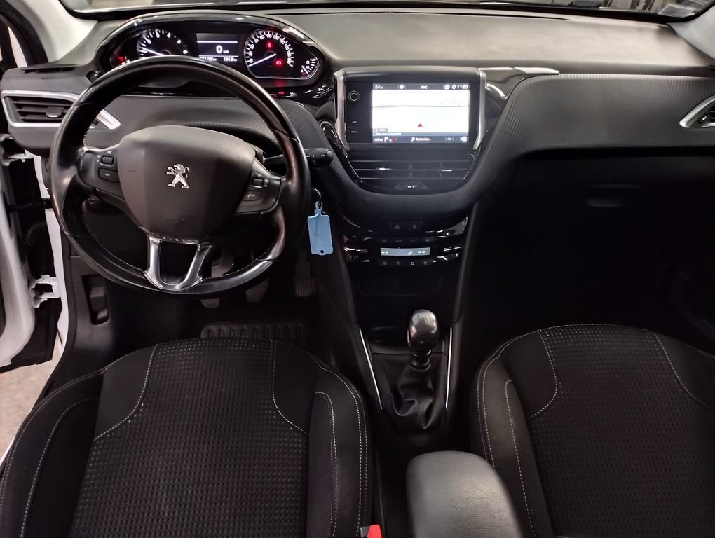 Peugeot 208 - Photo 3