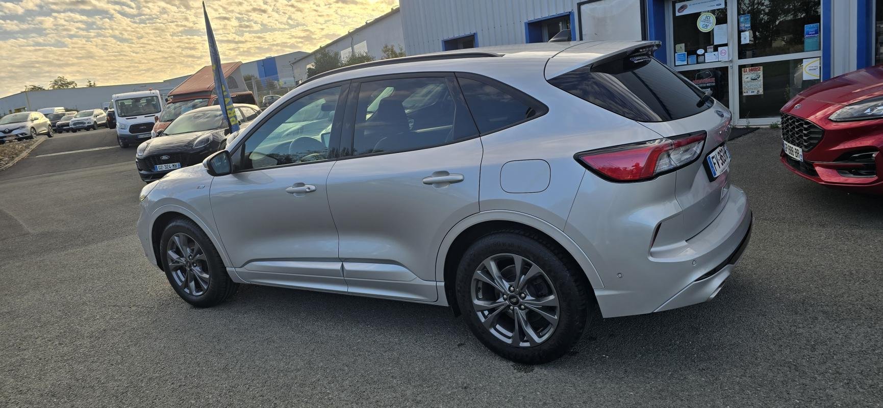 Ford Kuga - Photo 2