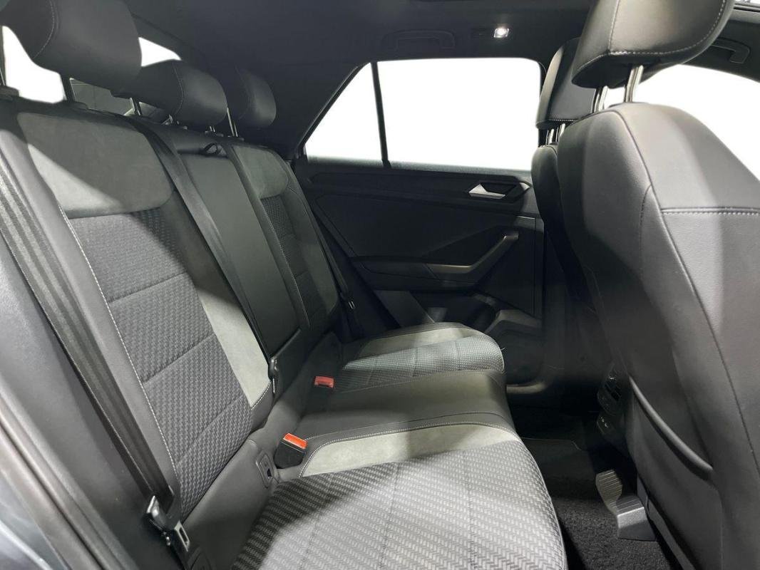 Volkswagen T-Roc - Photo 23