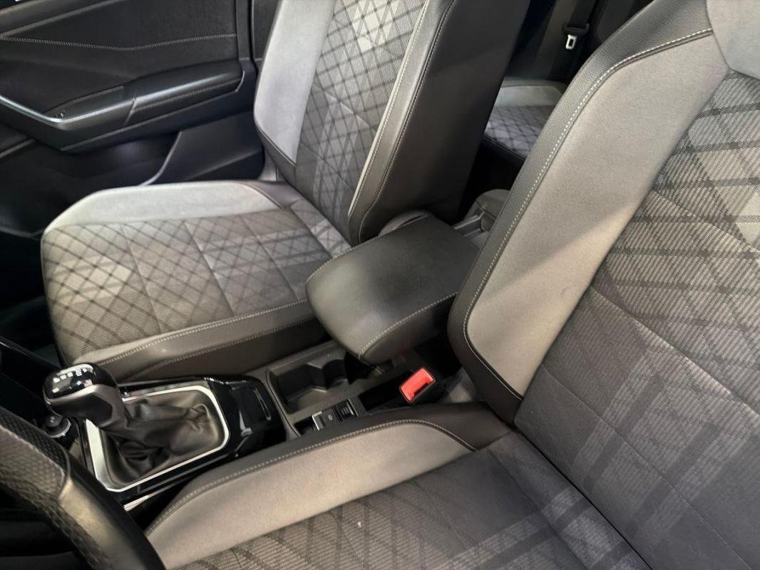 Volkswagen T-Roc - Photo 12