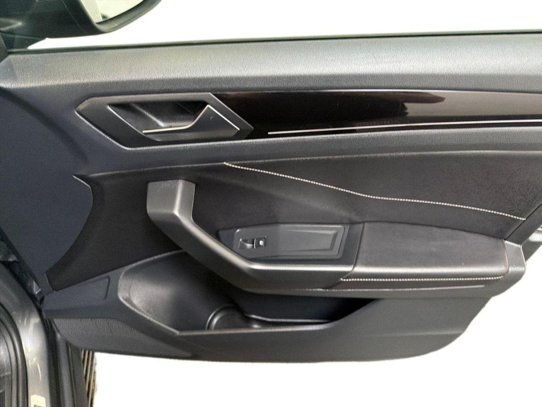 Volkswagen T-Roc - Photo 15