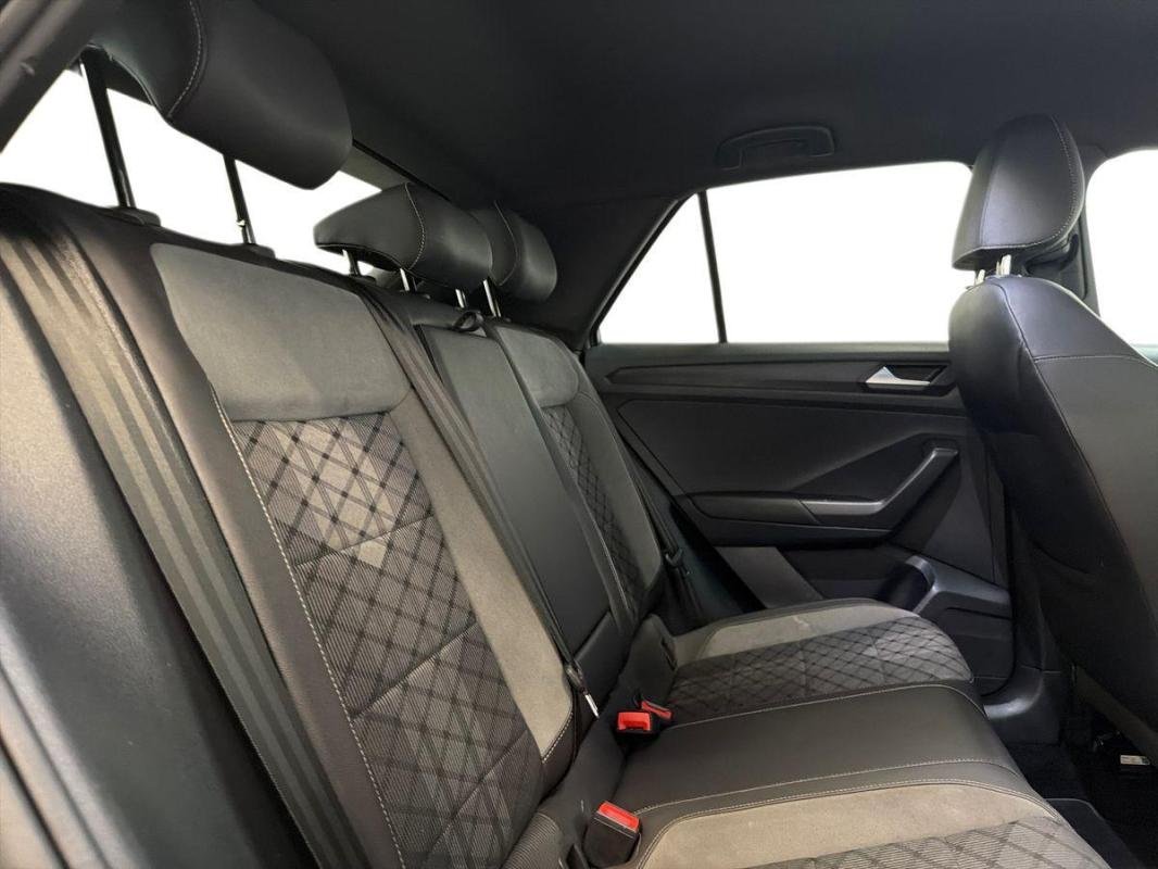 Volkswagen T-Roc - Photo 23