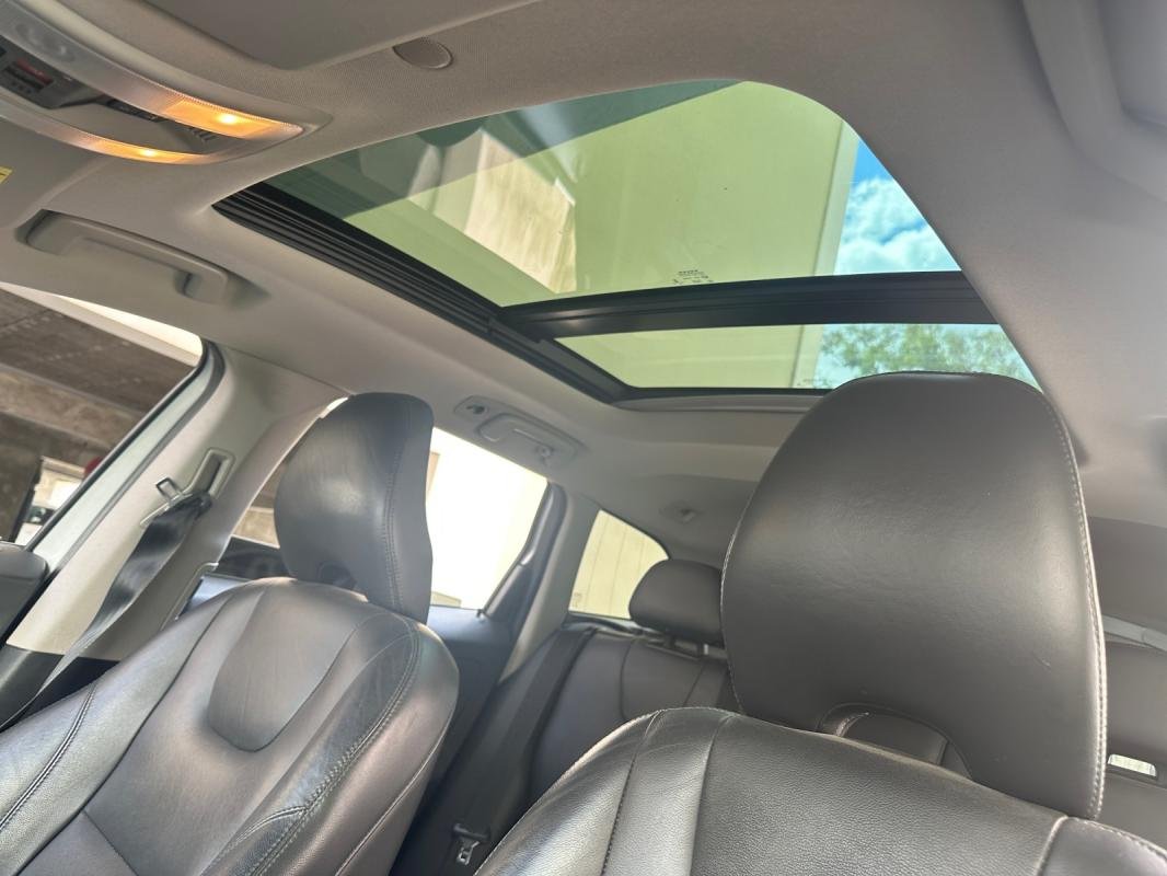 Volvo XC60 - Photo 22