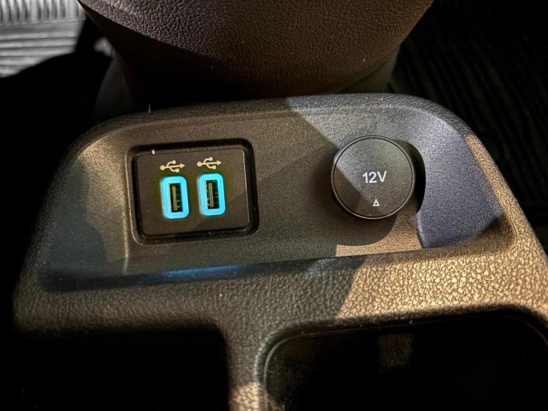 Ford Transit Connect - Photo 16