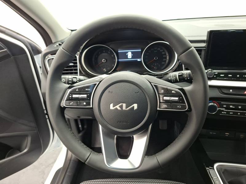 Kia CEED - Photo 17