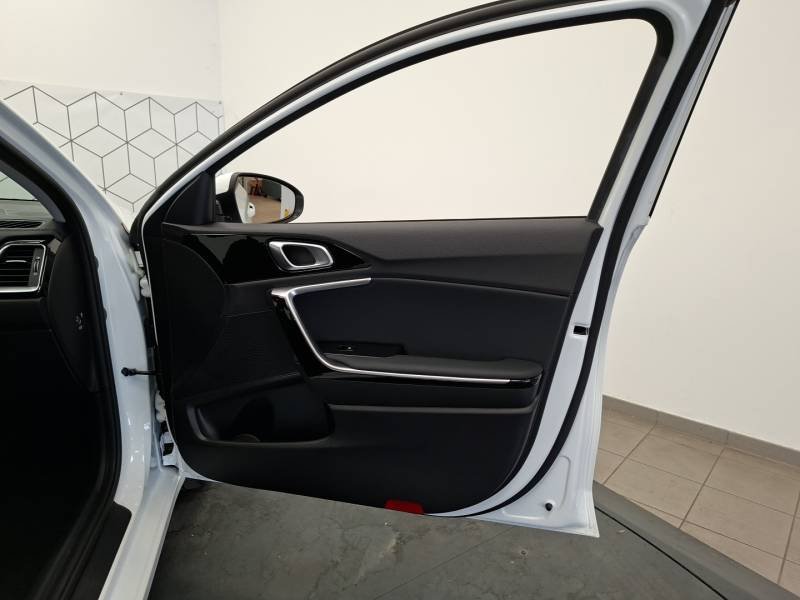 Kia CEED - Photo 18