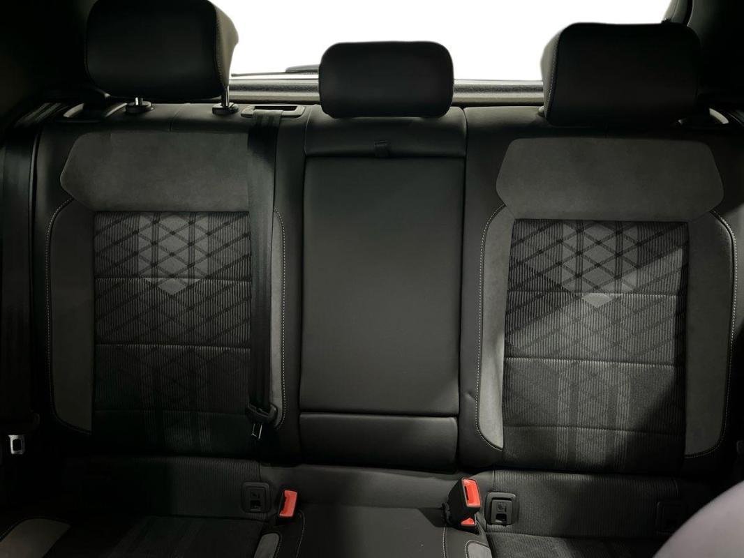 Volkswagen T-Roc - Photo 23