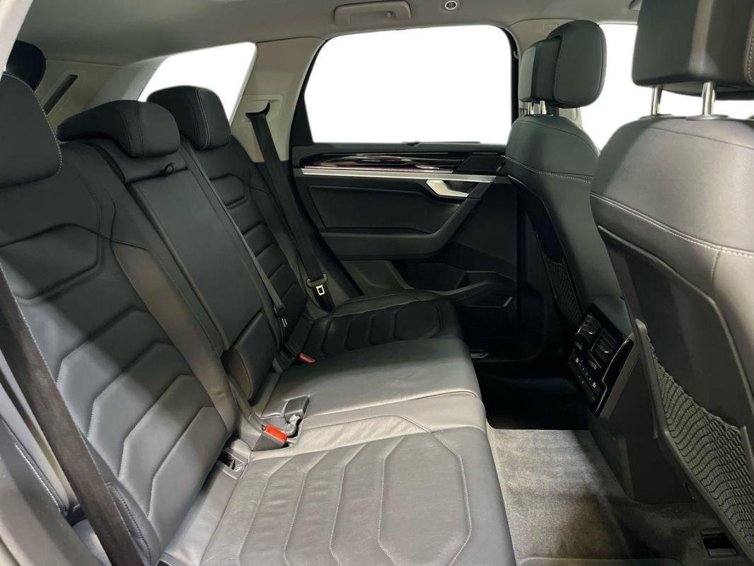 Volkswagen Touareg - Photo 23