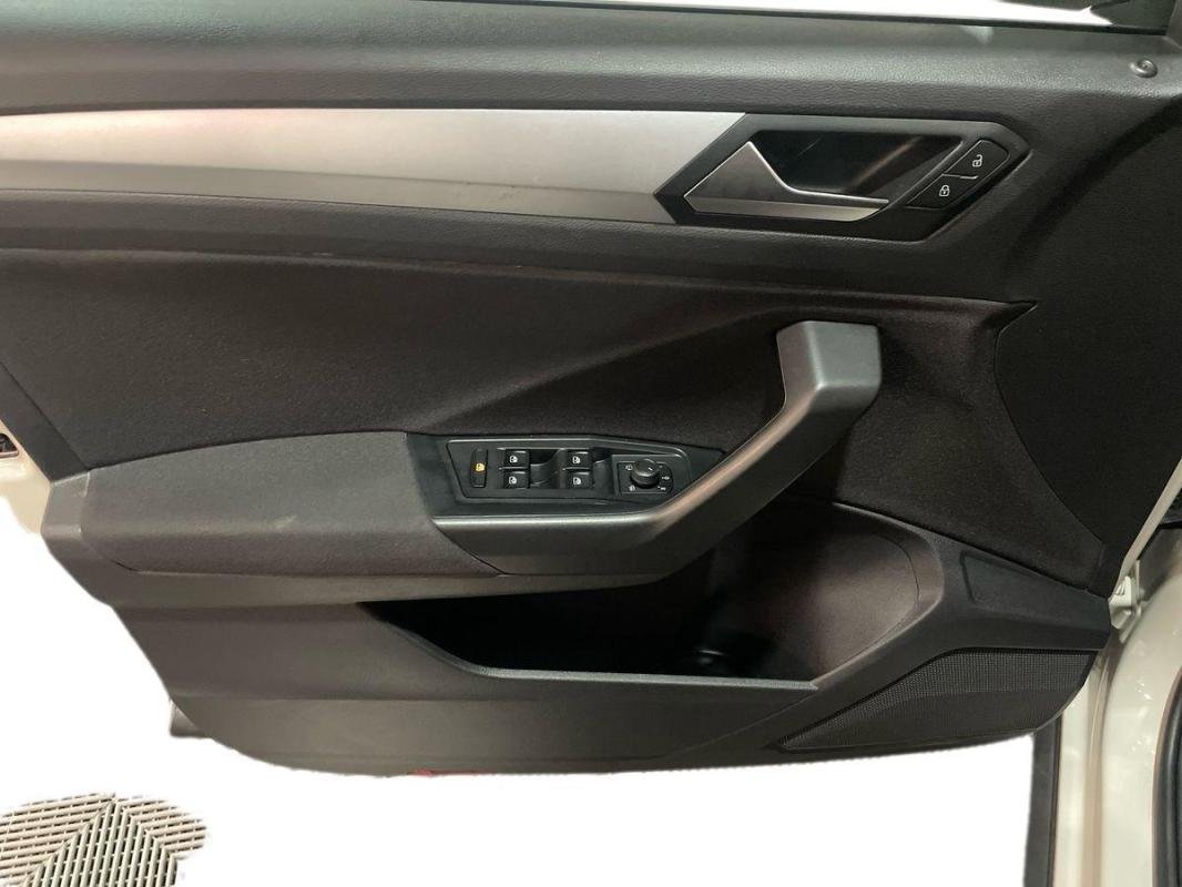 Volkswagen T-Roc - Photo 15