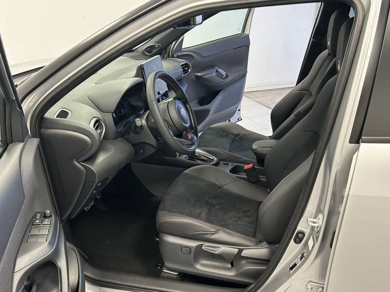 Toyota Yaris - Photo 11