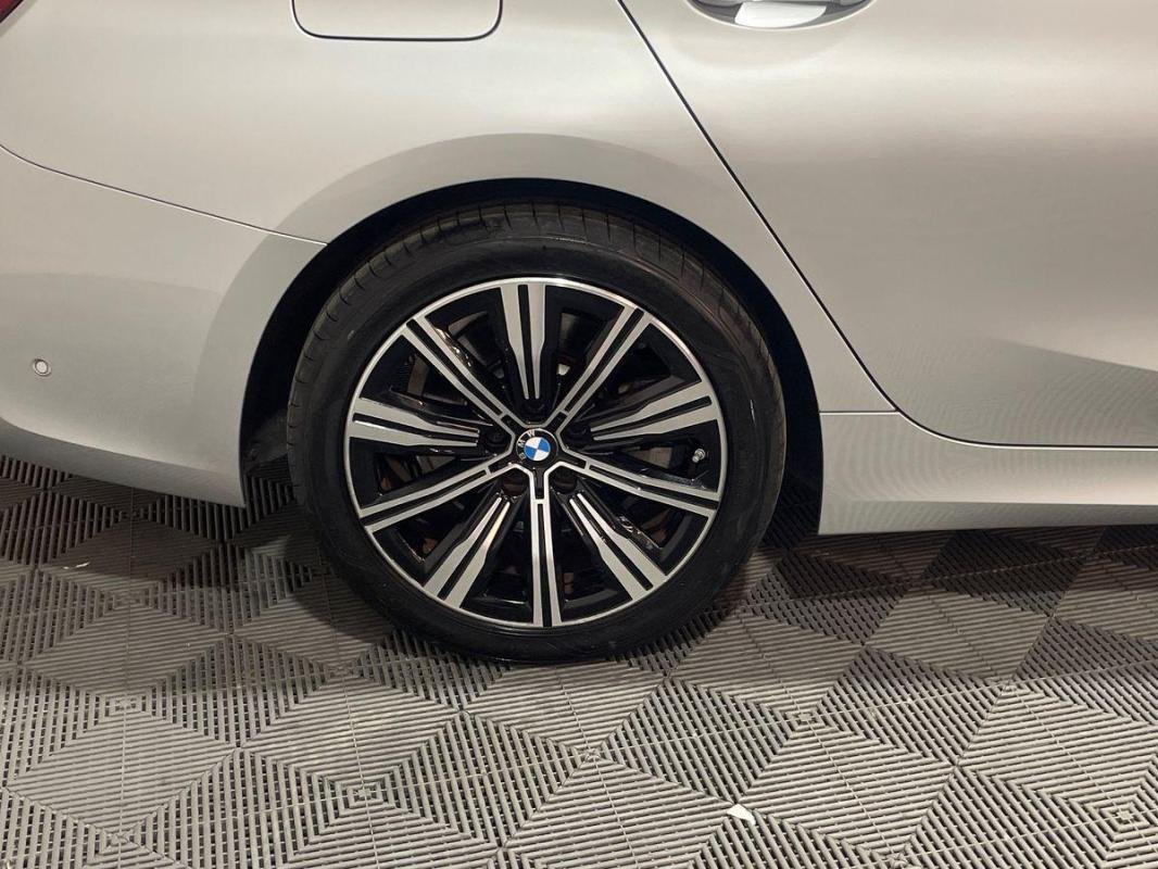 BMW Série 3 - Photo 28