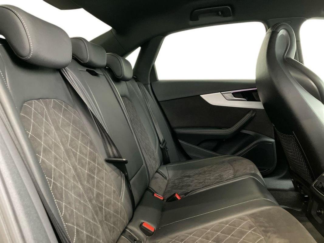 Audi A4 - Photo 23