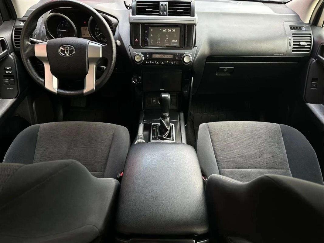 Toyota Land Cruiser - Photo 11