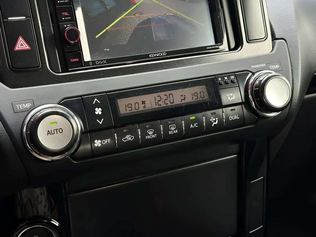 Toyota Land Cruiser - Photo 12