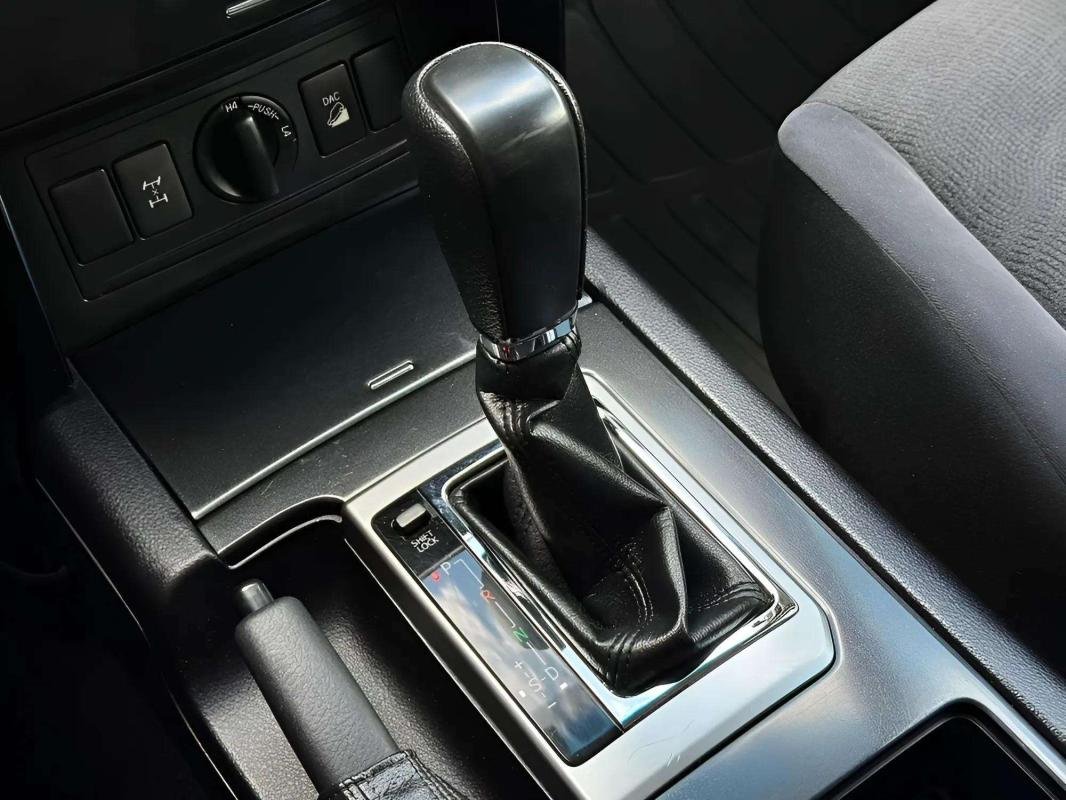 Toyota Land Cruiser - Photo 8