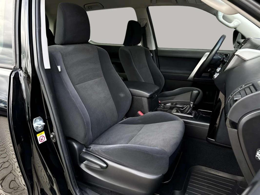 Toyota Land Cruiser - Photo 9