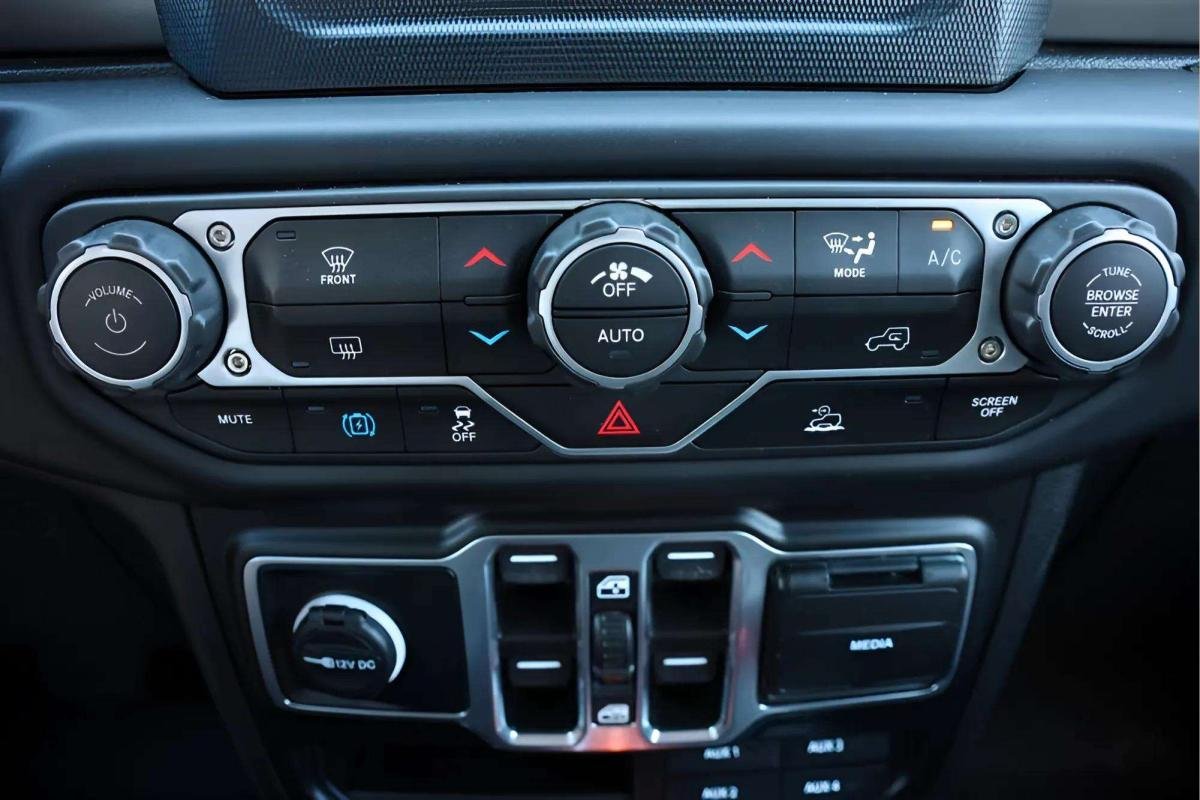 Jeep Wrangler - Photo 10