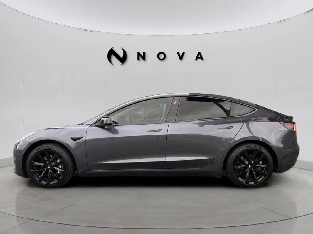 Tesla Model 3 - Photo 2