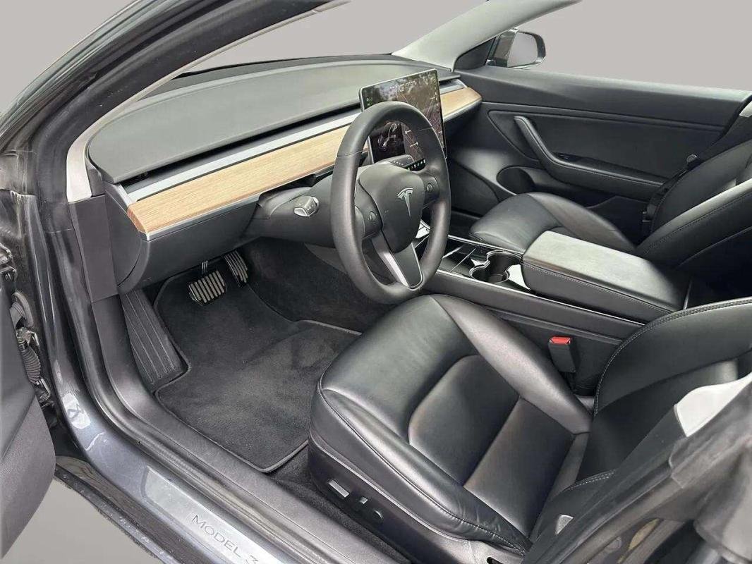 Tesla Model 3 - Photo 5