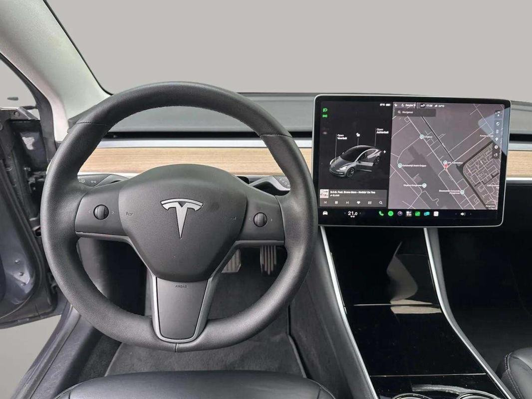 Tesla Model 3 - Photo 7