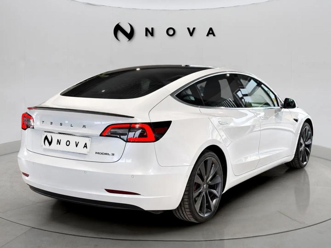 Tesla Model 3 - Photo 3