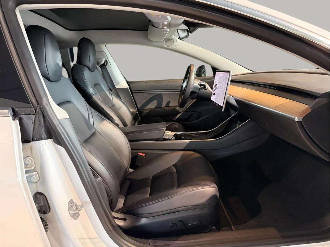 Tesla Model 3 - Photo 5