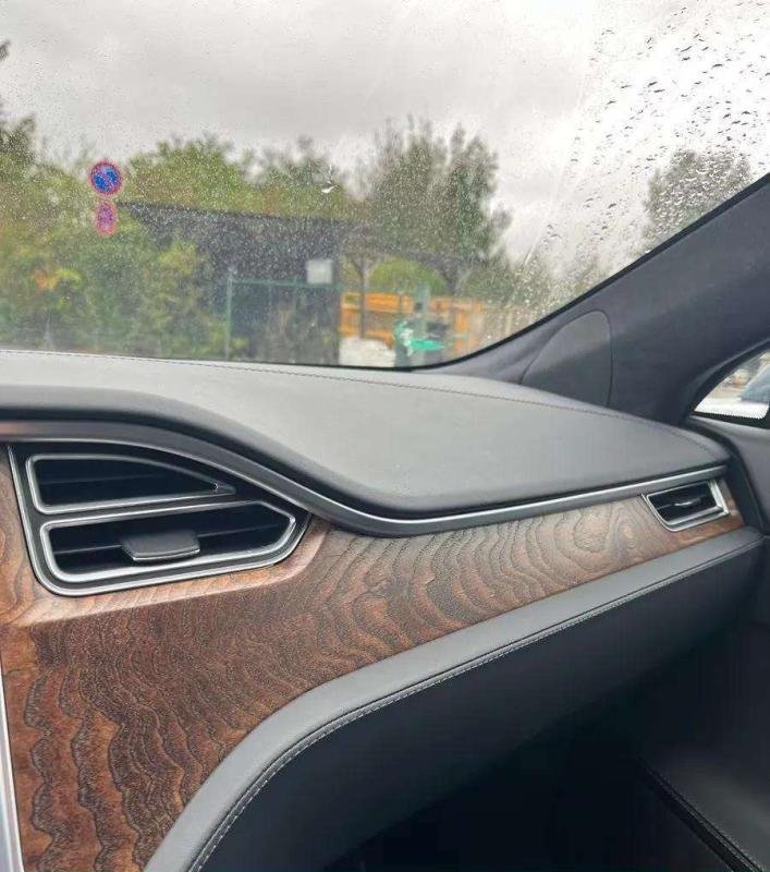 Tesla Model S - Photo 5