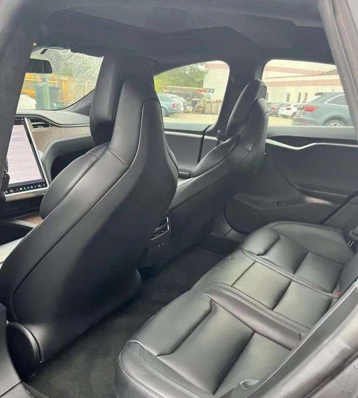 Tesla Model S - Photo 6