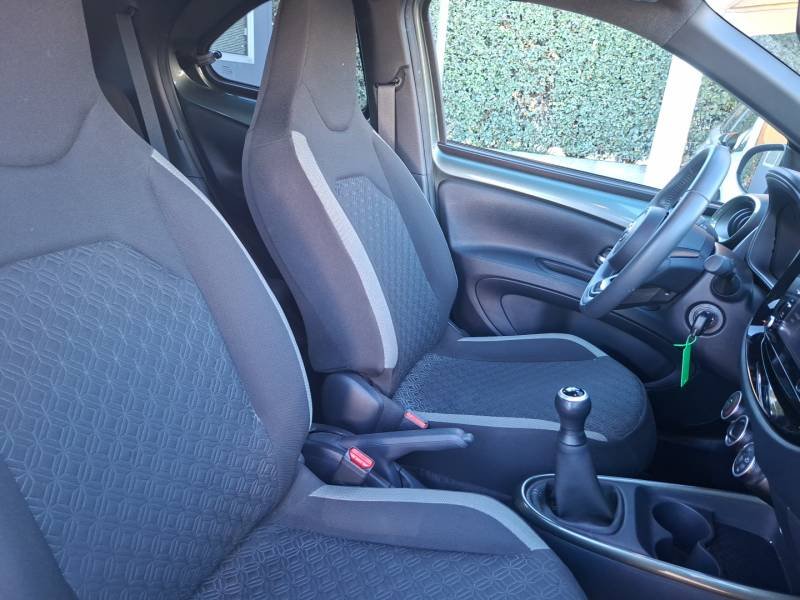 Toyota aygo x - Photo 12
