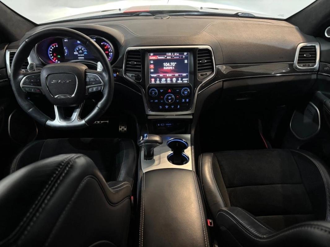 Jeep Grand Cherokee - Photo 11