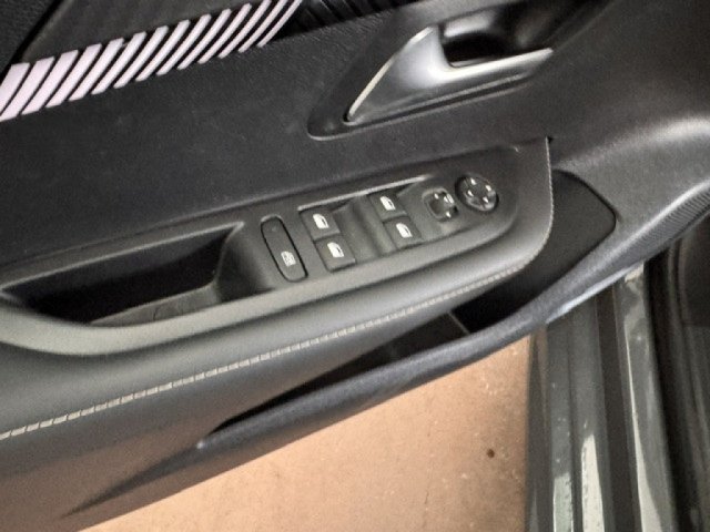Peugeot 208 - Photo 14