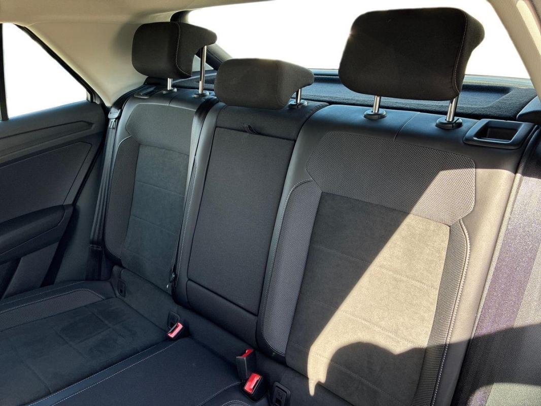 Volkswagen T-Roc - Photo 23