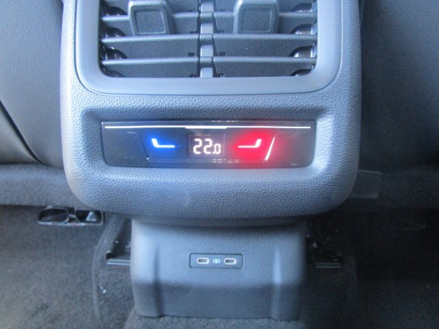 Volkswagen T-Roc - Photo 13