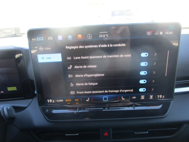 Volkswagen T-Roc - Photo 21
