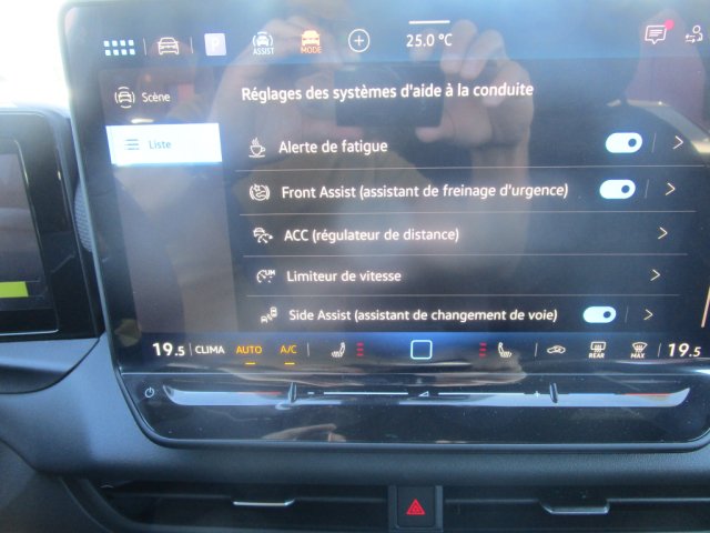 Volkswagen T-Roc - Photo 22