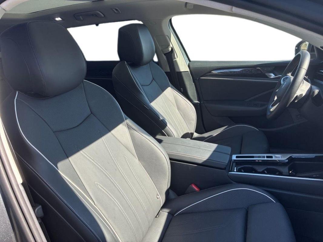 Volkswagen Passat - Photo 13