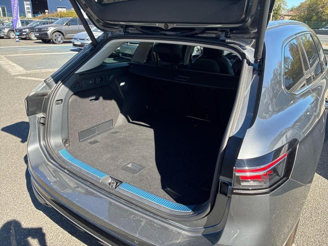 Volkswagen Passat - Photo 32